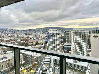 Na PRENÁJOM unikátny 2i byt v ikonickej EUROVEA Tower na 32. - 10