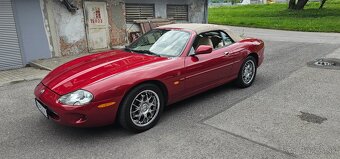 Jaguar XK8 V8 Convertible - 10