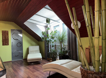 Na predaj moderný 5-izbový rodinný dom s bazénom a jacuzzi - - 10