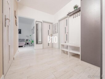 Veľký 3-izbový byt- 2x balkón- Klimatizácia - 10