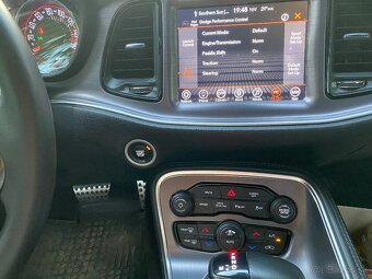 Dodge Challenger 5.7 Hemi V8 Super Track Pack - 10