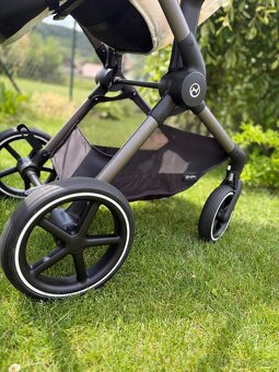 Cybex Eos Lux - 10