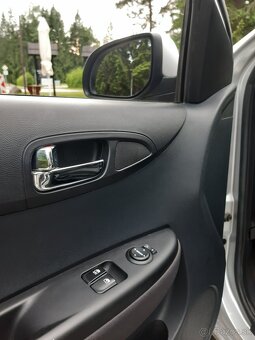 HYUNDAI i20, TK do 27.3.2027, KLÍMA, ISOFIX, cúvacie senzory - 10