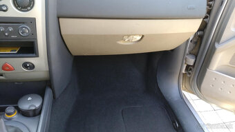Predám Renault Megane 2 sedan 1.4 benzín, 2003 - 10