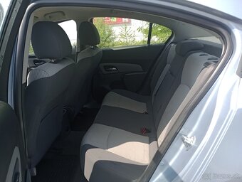 Predám Chevrolet Cruze 1.6 benzín 83kw - 10