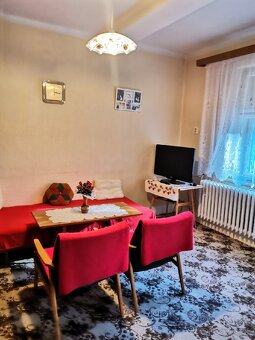 Dom pri minerálnom prameni, s potokom na konci záhrady - 10