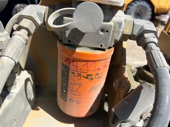 Vibrační válec CAT CB 214 – hmotnost 2,4t – motor Perkins - 10