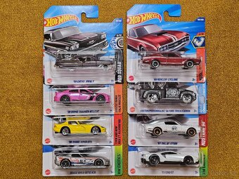 Hot Wheels - 10
