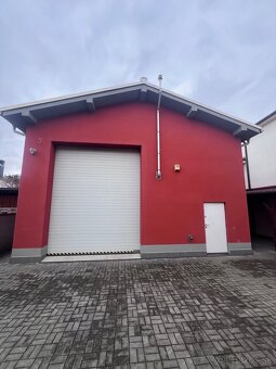 Ponukame na prenajom dom s garazou a halou. - 10