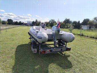 Motorový čln - 10