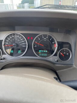 Predam jeep 2.4 benzín LPG 4x4 - 10