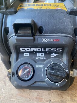 Dewalt AKU kompresor DCC1054 - na náhradné diely - 10