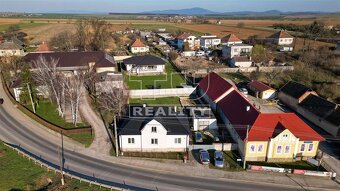 TUreality ponúka na predaj 4-izbový rodinný dom v obci... - 10
