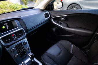 Volvo V40 D3 2.0L 110kW Momentum / LED Svetlá / - 10