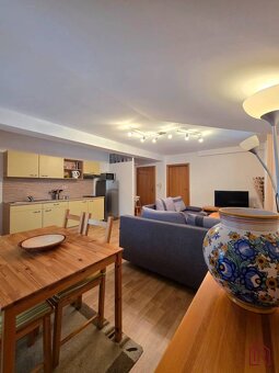 Apartmán, Nová Lesná, 46m2 + balkón, park. miesto, zariadený - 10