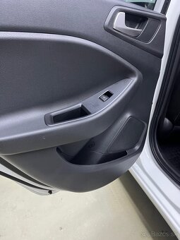 Hyundai i20 Hatchback 61.8kw Manuál - 10