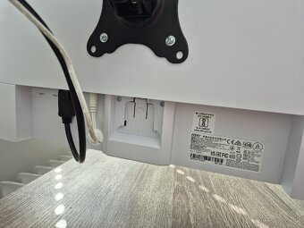 Monitor 27" MSI PRO. 100 Hz. 2560 × 1440 - 10