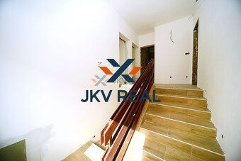 4 izbový rodinný dom s garážou v tichej lokalite - 10