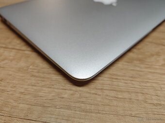 Apple Macbook Air 11 2015 A1465 - 10