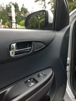 HYUNDAI i20, TK do 27.3.2027, KLÍMA, ISOFIX, cúvacie senzory - 10