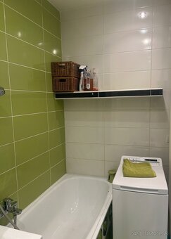Predám 2i byt v úplnom centre NR s krásnym výhľadom - 10