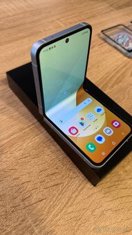 Vymenim Samsung Flip 6 modry + 2 obaly v hodnote 50€ - 10