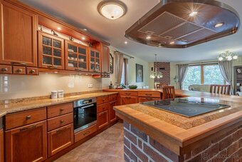 Na predaj | 6 izbový rodinný dom 241 m² - Chorvátsky Grob - 10