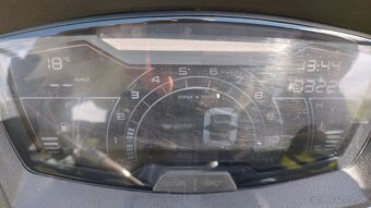 Aprilia sr gt 125 - 10