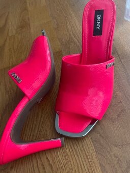 DKNY Šlapky nové - - 10