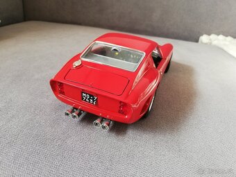 1:18 FERRARI 250 GTO - 10