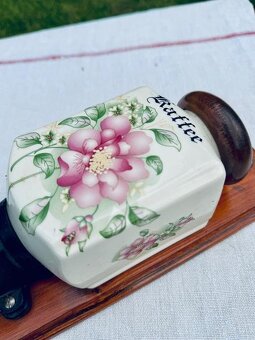 Starožitný porcelánový mlynček na kávu RZ - 10