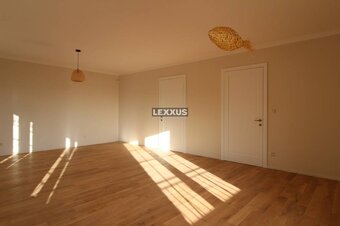 | DOM V ANGLICKOM ŠTÝLE 6 izb. KOLIBA - Vtáčie údolie - 10