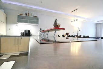 Krásny 5i RD s dvojgarážou, bazénom - TOP PROSTREDIE - 10