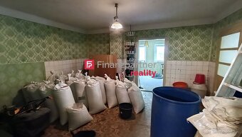 Starý dom na pozemku 2034m2, Sasinkovo, Hlohovec - 10