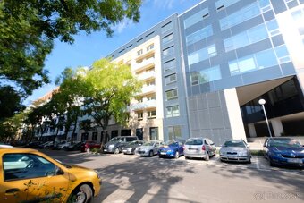 Garážové stojisko 15m2, rezidencia STEIN, Blumentálska ul. - 10
