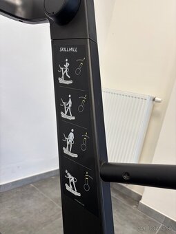 Technogym SkillMill - bezmotorový pás - 10