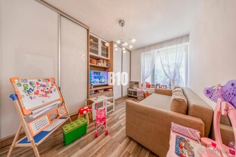 NA PREDAJ - Krásny 5 izbový rodinný dom s svojgarážou v Bern - 10