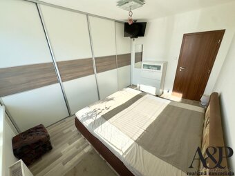 REKONŠTRUOVANÝ VEĽKÝ 3 IZB. BYT S DVOMI BALKÓNMI, 84M2, ROBO - 10