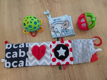 Hracia podlozka Bright Starts 5 in 1 Activity Gym Totally Tr - 10