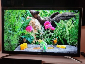 Predám SMART LED TV SAMSUNG UE32F4500AW HD - 10