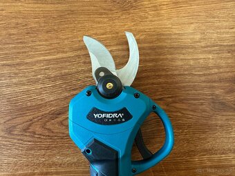 AKU bezuhlíkové záhradné nožnice na konáre 30mm - 10