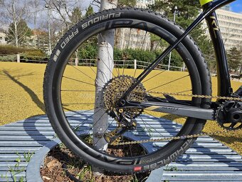 ultra lahky Scott scale RC 900 sl 8.3kg s pedalmi - 10