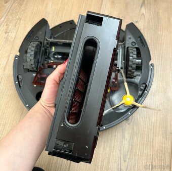 Cena dohodou - iROBOT Roomba 976 s dokovacou stanicou - 10