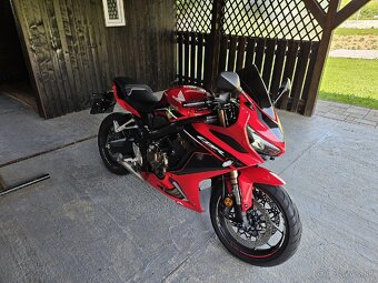 Honda cbr650r - 10