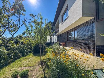 Rodinný dom s nádherným 8 árovým pozemkom na Kamennej ulici - 10