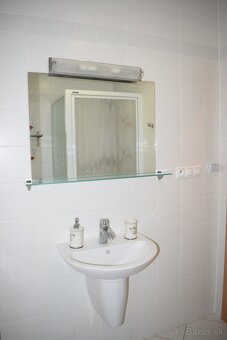 Priestranný 1-izbový apartmán s balkónom - 10
