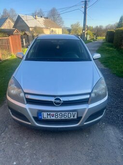 Opel Astra H 1.9 CDTi2006 - 10