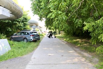 Záhrada s výborným prístupom od hlavnej cesty, blízko lodeni - 10