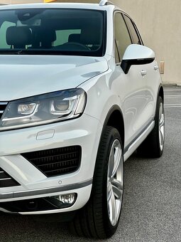 VW Touareg 3.0 TDI V6 221 kW R-Line – vzduch, Webasto, pano - 10