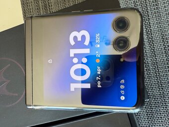 Predam Motorola Razr 40 Ultra 256Gb Cierna - 10